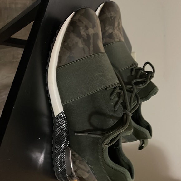 🎉S-HP🎉 Shoedazzle "Callie" Mixed Camo Sneakers - Picture 9 of 10